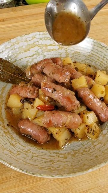 Salchichas al Vino con Patatas