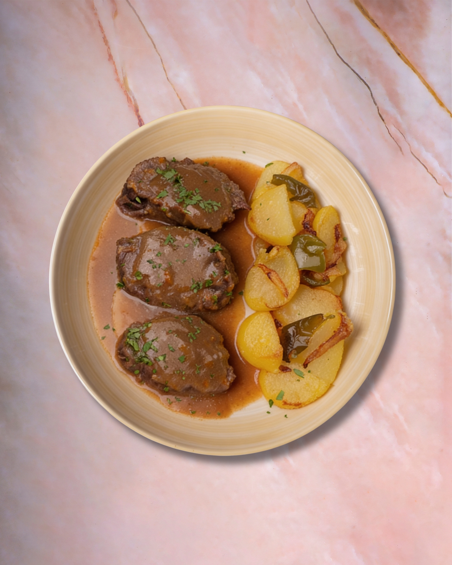 Carrilleras en Salsa de Setas con Patatas Panaderas