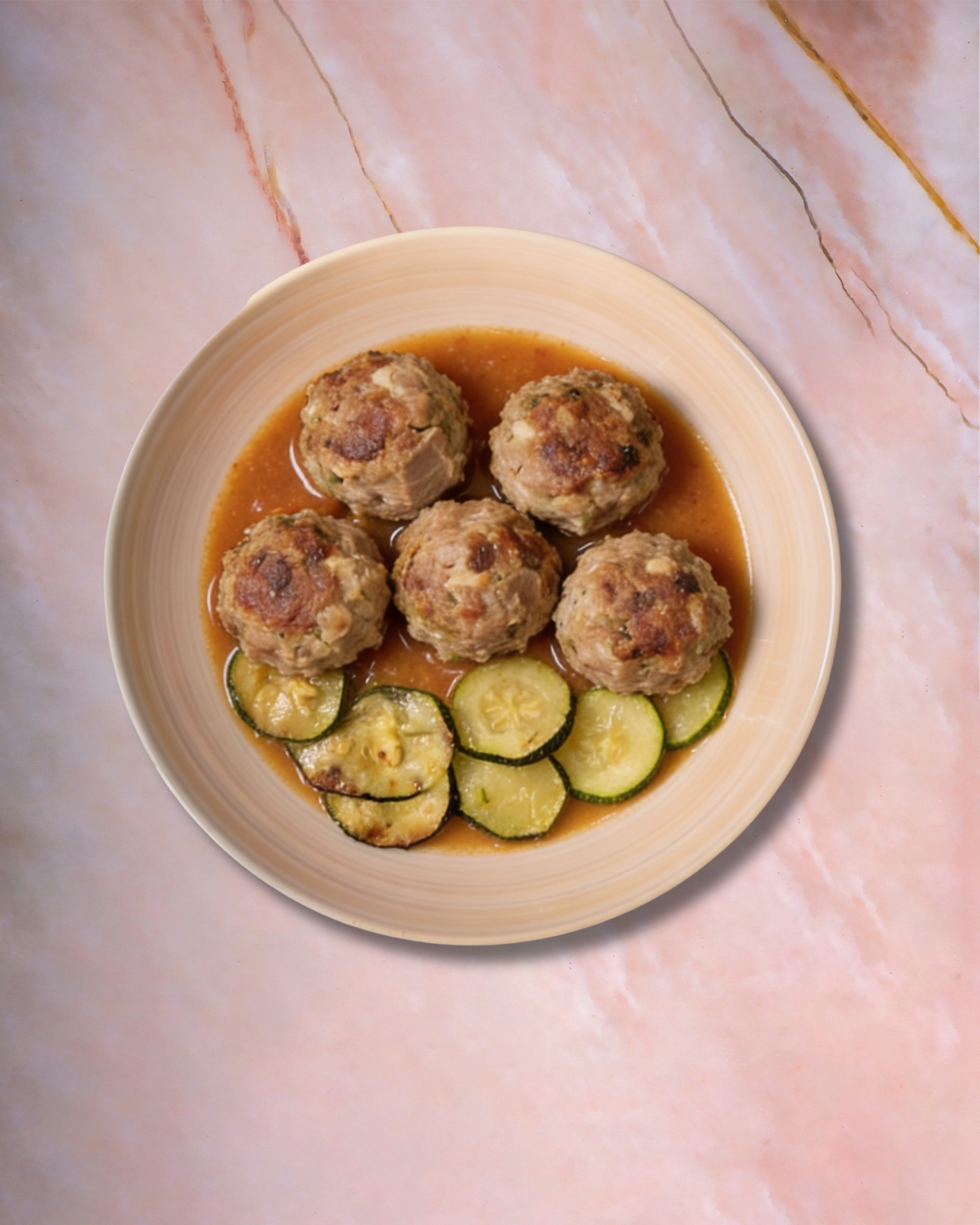 Albóndigas en Salsa con Calabacín