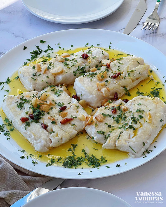 Merluza al Ajillo con Berenjena Asada