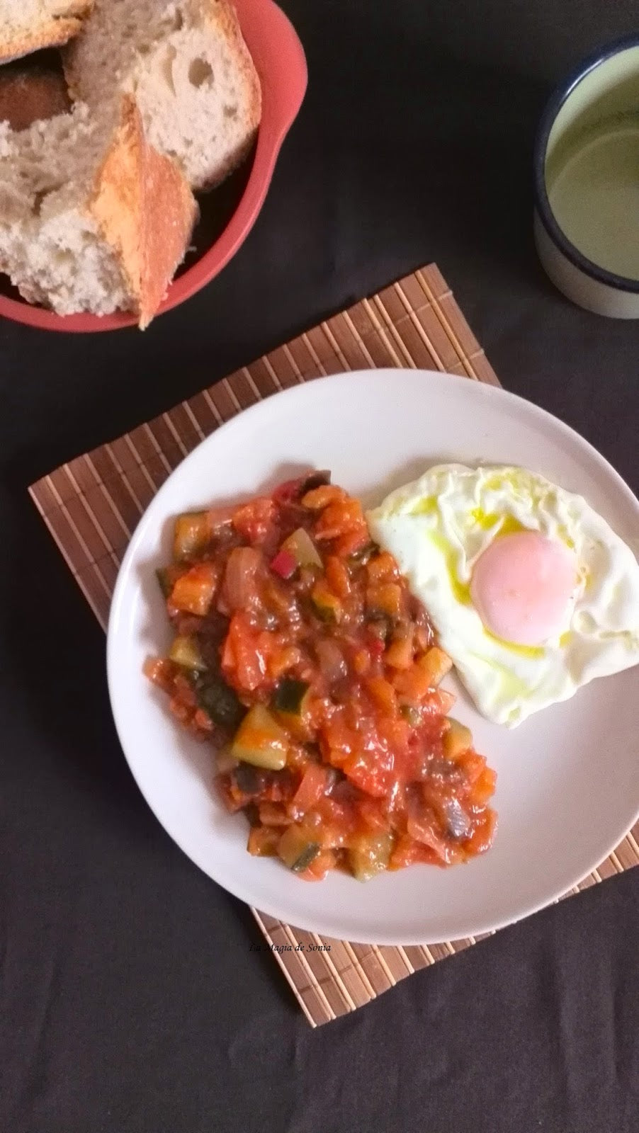 Pisto con Huevo al Horno