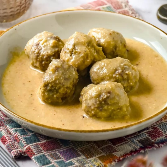 Albóndigas en Salsa con Calabacín