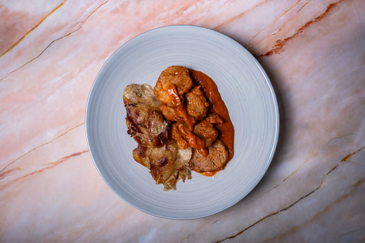 Solomillo en Salsa de Pimientos y Patatas Panaderas