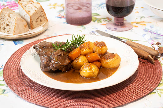 Carrilleras al Vino Tinto con Patatas Panaderas